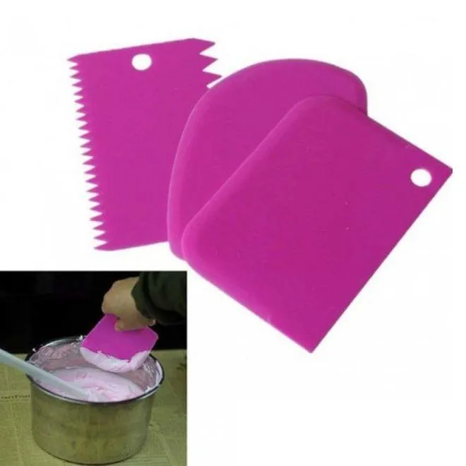 Double%20Edge%20Cake%20Decorator%20Icing%20Combs%20(3%20pcs)%20-%20Image%207