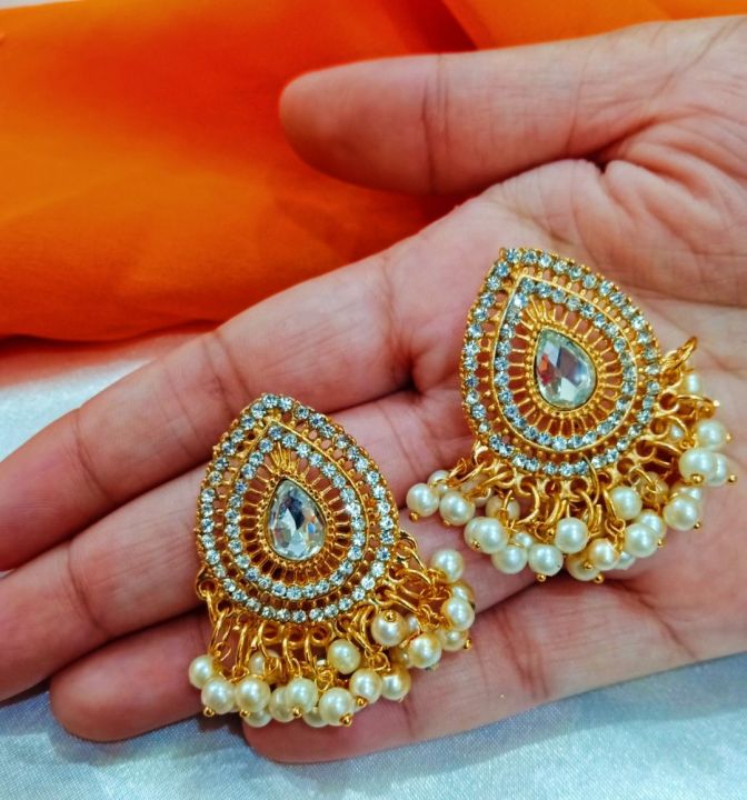 Jewellery collection Cristal manjos ear rings long lasting polish made by best quality meterial for beautyfull girls artical 578910