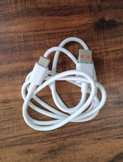 Infinix%2033%20watt%20Fast%20Charger%20Genuine%20-%20Infinix%20Original%20Adaptor%20Box%20Pulled-only%20adaptor%20-%20Image%203