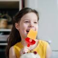 Drip-Proof Popsicle Rack Drip Free Ice Holder No Mess Free Frozen Treats Rack Popsicle Holder with Straw For Kids Ice Cream. 