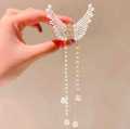 Butterfly Hair catcher with chains Clip Hollow Pearl Rhinestone Hair Grip Female Shark Clip Hair Clip Fashion Hair Ornaments for Girls & Women. 