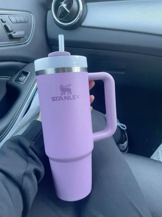 Stanley%20Style%20Tumbler%20With%20Handle%20&%20Straw%20%E2%80%93%20Stainless%20Steel%20Vacuum%20Insulated%20Travel%20Mug%20/%20Double%20Wall%20Coffee%20Thermos%20for%20Hot%20&%20Cold%20Drinks%20/%20FlowState%20Water%20Bottle%20for%20Gym,%C2%A0Office,%C2%A0Outdoor%20Premium%20Hydration%20Mug%20for%20Travel%C2%A0&%C2%A0Daily%C2%A0Use"%20-%20Image%204