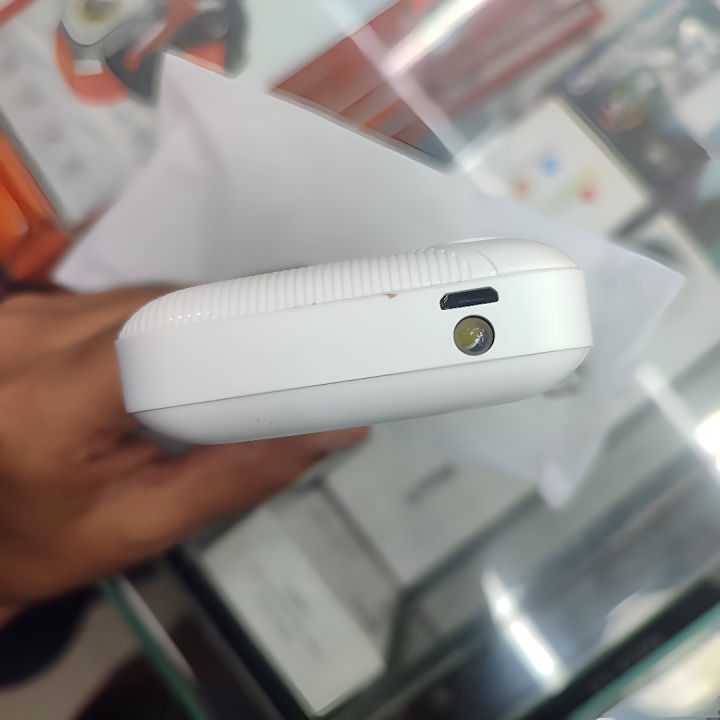 Bolt%20B152%2020000mAh%20Power%20Bank%20%E2%80%93%20Ultra%20Fast%202.4A%20Output,%20Digital%20LED%20Display,%203%20USB%20Port,%20Airplane%20Safe%20-%20Image%202