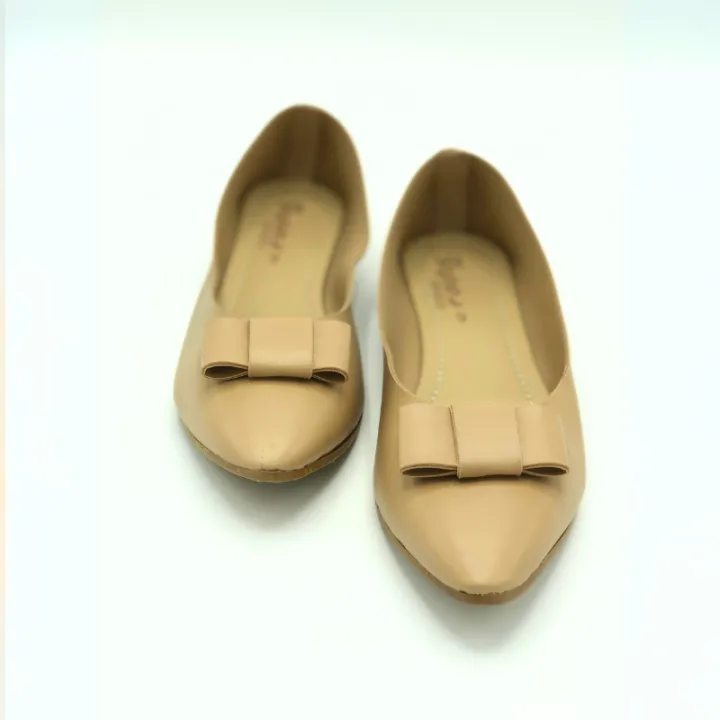 Ladies%20Black%20Pumps,%20Ultra-Light%20Faux%20Leather%20Flat%20Heel%20Slip-On%20with%20Bow-Tie%20Decoration,%20Comfortable%20and%20Trendy%20-%20Image%204