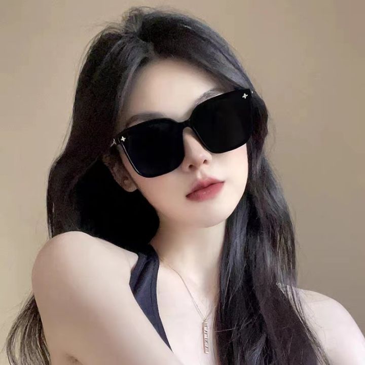 Korean%20Fashion%20UV%20Resistant%20Large%20Frame%20Gold%20Metal%20Sunglasses%20for%20Women%20Advanced%20Accessories%20Ins%20-%20Image%204