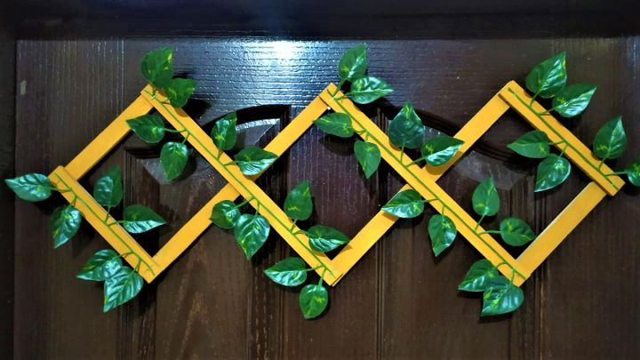 Money%20Plant%20Leaves%20Fence%20Wooden%20Frame%20Wall%20Hanging%202ft%20Retractable%20Garden%20Decoration%20with%20Bale%20of%20Leaves%20-%20Image%206