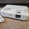 Epson EB W06 Projector : Stunning HD Picture Quality, Perfect for Home, Office, and Gaming – Lightweight, Portable, and Extremely Bright. 