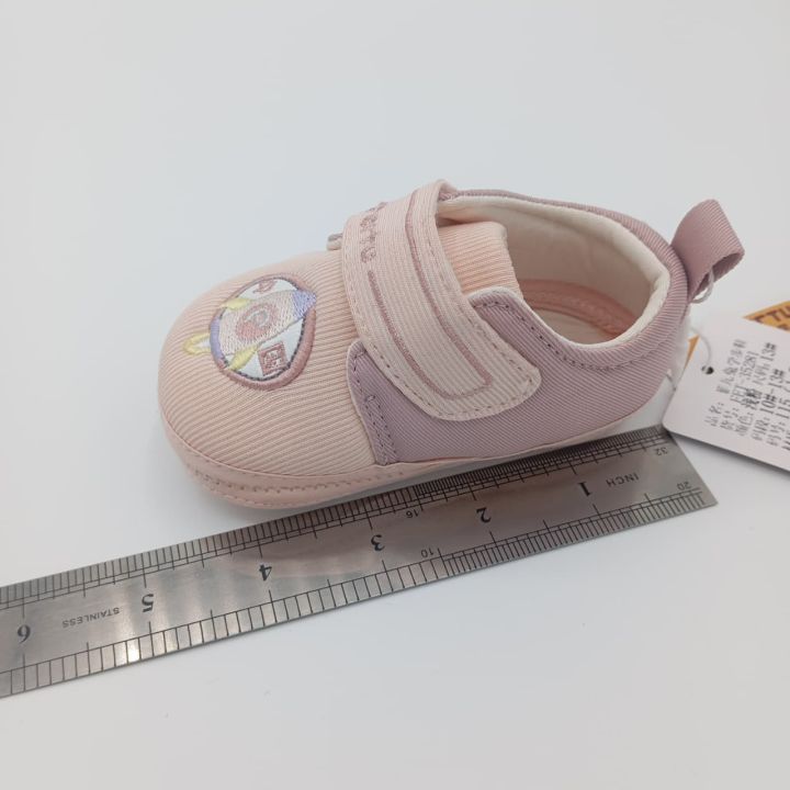 Baby%20Soft%20Cloth%20Shoes%20with%20Rocket%20Embroidery%20%E2%80%93%20Anti-Slip,%20Comfortable,%20Velcro%20Strap%20-%20Image%207