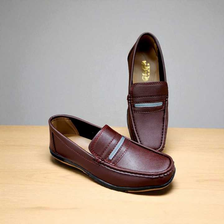black%20and%20white%20casual%20sneaker%20%E2%80%94%20perfect%20for%20both%20streetwear%20and%20everyday%20use.%20-%20Image%206