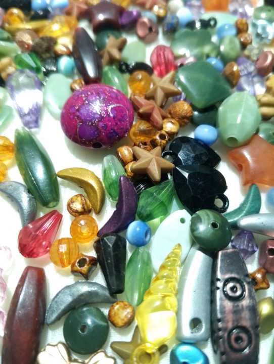 Mix%20Beads%20-%20100g%20Mixed%20Sizes,%20Shapes,%20and%20Colors%20for%20DIY%20Crafting%20and%20Jewelry%20-%20Image%205
