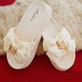 Bow shaped slippers for women wearing fashionable round toe thick sole anti slip. 