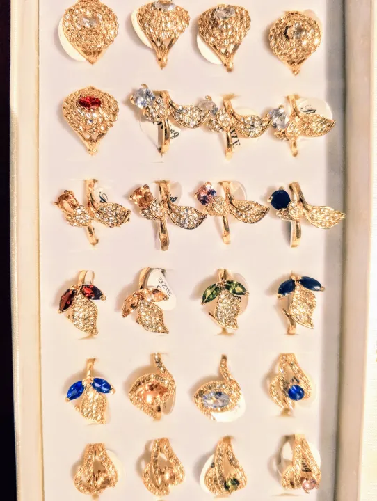 Premium%20Luxury%20Gold-Plated%20Zircon%20Ring%20for%20Women%20%E2%80%93%20Elegant%20Attractive%20Engagement%20&%20Party%20Ring%20-%20Image%202