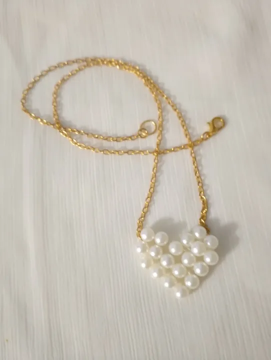 Elegant%20Golden%20Chain%20with%20Cute%20Pearl%20Heart%20Pendant%20for%20Women%20-%20Image%205