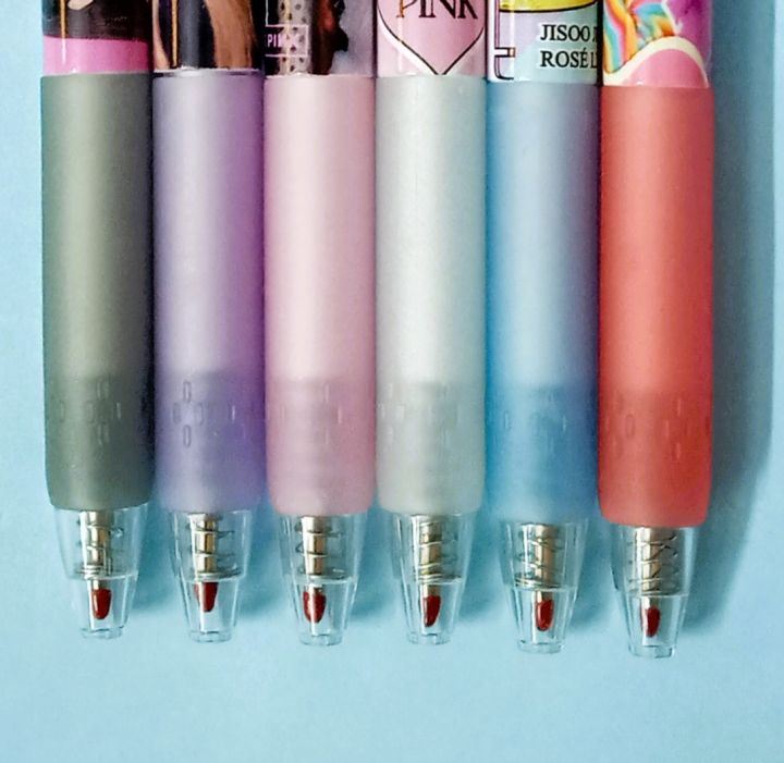 BLACKPINK%20Pen%20-%20BL%CE%9B%C6%86KPI%D0%98K%20Pen%20-%20Metal%20Clip%20Gel%20Pen%20-%20Image%203