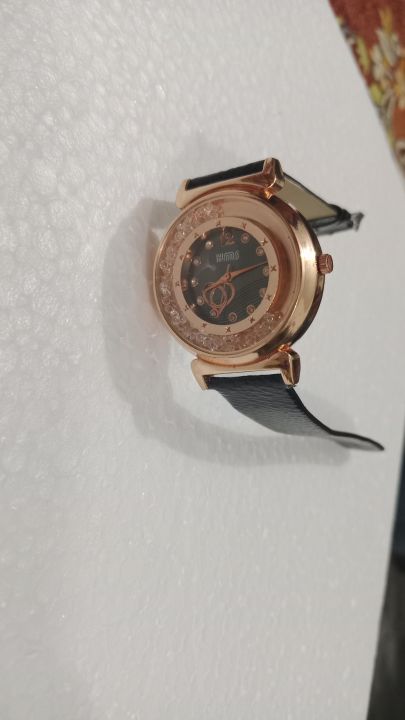 Watch%20for%20girls%7Cwoman%7Cladies%7Cgift%7CBlack%20and%20Gold%20Women's%20Analog%20Wristwatch%20with%20Crystal%20Detailing%20-%20Image%204