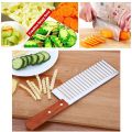 Crinkle Cut Potato/Chip/Fruit/Vegetable Wavy Blade Cutting Knife with Wooden Handle/French Fry Potato Cutter. 