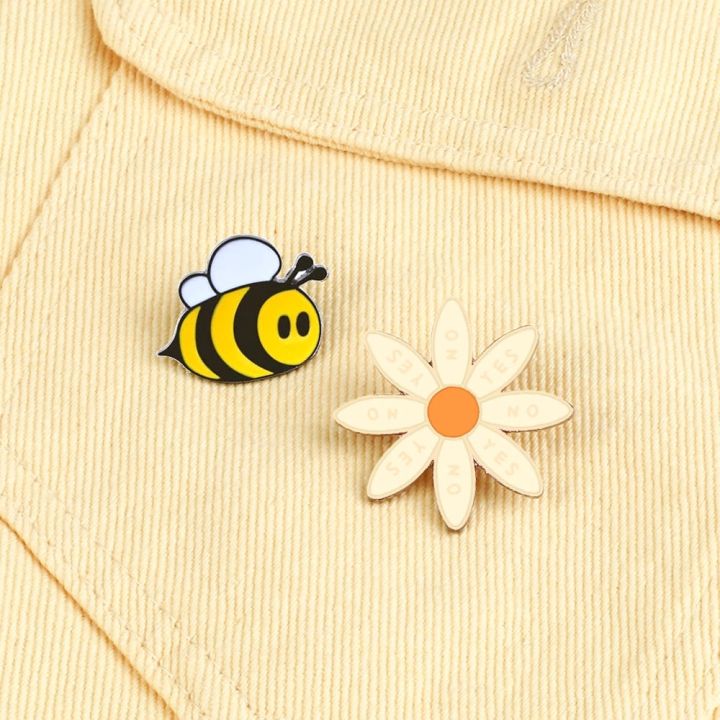 Cute Bee Flower Enamel Pin Funny Petal Brooch Women Jeans Coat Lapel Pin Badge Jewelry Gift for Friend New Arrival