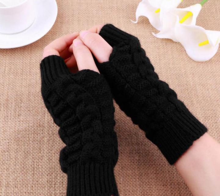 Fingerless%20Gloves%20for%20Girls%20&%20Women%20-%20Winter%20Warm%20Wool%20Gloves,%20Half%20Finger%20Design%20-%20Image%203