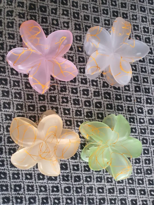 Pack%20of%203,2%20or%201-Hair%20Clip%20Flower%20Claw%20%7Cmini,%20medium,%20large,Hair%20catchers%20for%20girls%20%7C%20Hair%20accessories%20of%20girls-%20Stylish%20Anti-Slip%20Women%20Hair%20Accessory%20%7C%20Durable%20Plastic%20Headwear%20for%20Summer%20Daily%20Use%20-%20Image%208