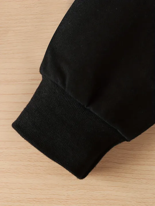 "Keep%20Your%20Baby%20Boy%20Stylish%20and%20Comfy%20with%20a%20King%20Letter%20Print%20Tracksuit%20-%20King%20Letter%20Print%20Sweatshirt%20&%20Trousers%20Set"%20-%20Image%207