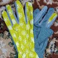 1 Pair Dot beads non slip Polyester cotton fabric PVC Dotted Palm & Finger Coated Mesh Back Floral gloves for Gardening Dusting cleaning hard works handling work Driving. 