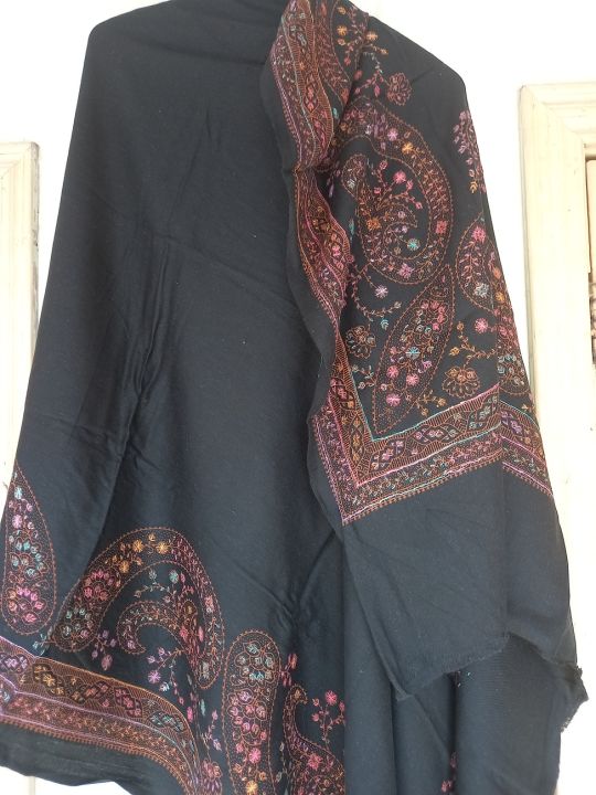 Black%20Pashmina%20female%20shawl%20-%20Image%203