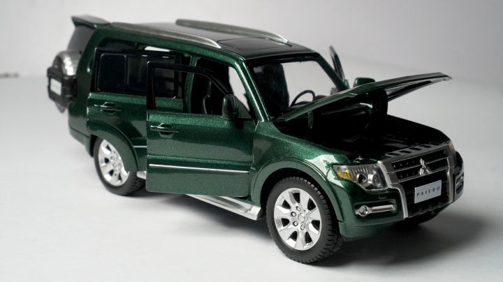 Mitsubishi%20Pajero%20Alloy%20Car%20Model%20Diecasts%20Toy%201:32%20Scale%20-%20Image%202