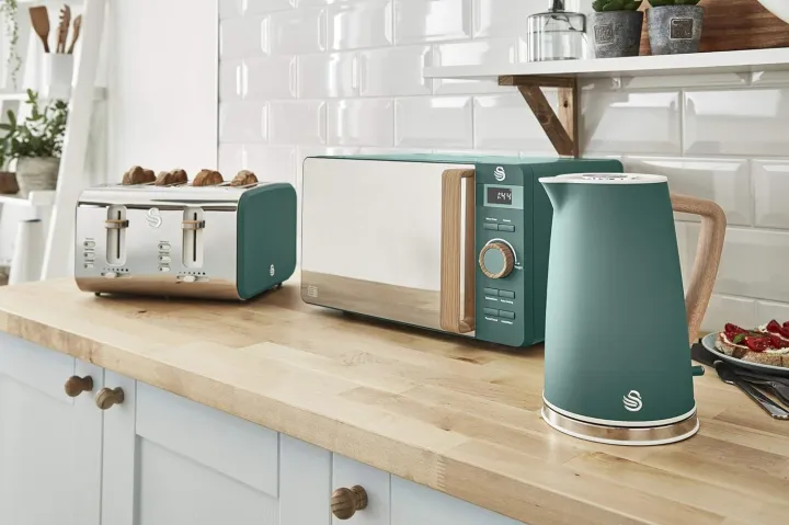 Swan%20Nordic%20Jug%20Kettle,%201.7%20Litre,%20Pine%20Green,%20Rapid%20Boil,%20Wood%20Effect%20Handle,%20Scandi%20Design,%20Soft%20Touch%20Housing%20and%20Matte%20Finish,%203kw,%20SK14610GREN%20Note.(handle%20color%20miner%20damage)%20-%20Image%206