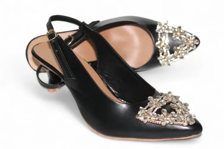 Elegant%20Black%20Heels%20with%20Silver%20Buckle,%20Low%20Heel%20Sandals,%20Wedding%20&%20Formal%20Wear,%20Comfortable%20and%20Chic%20-%20Image%203