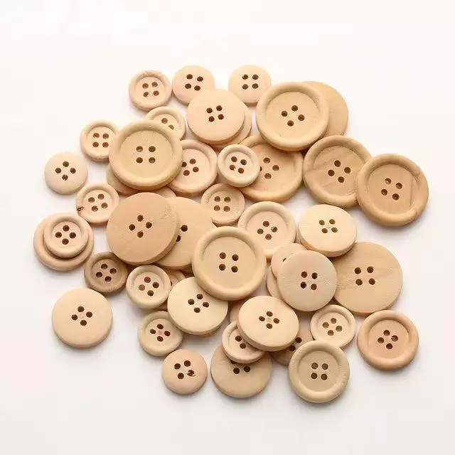 12%20Pcs/Set%20Mixed%20Wooden%20Buttons%20Natural%20Color%20Round%204-Holes%20Shirt%20Standard%20Size%20-%20Image%204