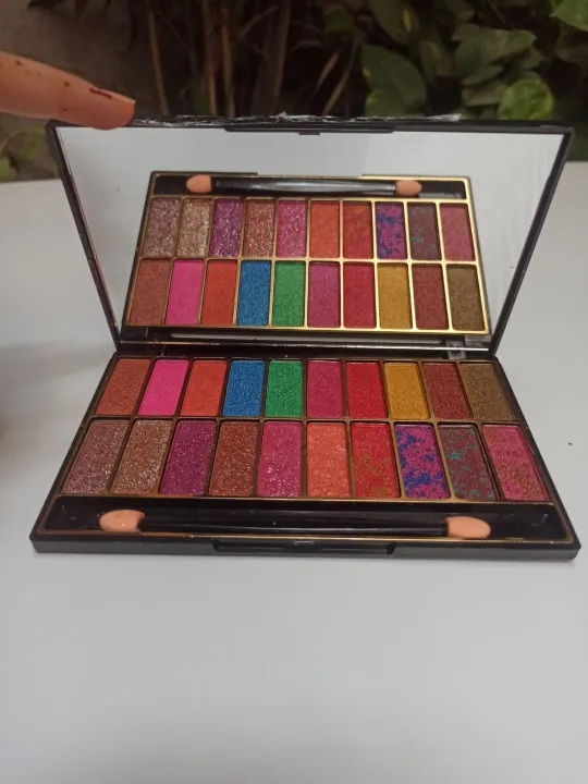 Multi-Colored%20Eyeshadow%20Palette:%2020%20Shades%20of%20S%20Glitter,%20and%20Metallic%20(Waterproof)%20-%20Image%203