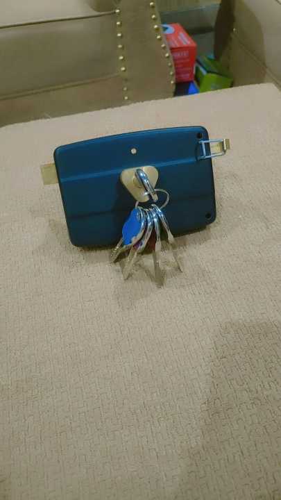 surface-mounted%20rim%20lock%20-%20Image%202