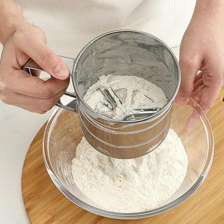 Handheld%20Stainless%20Steel%20Flour%20Shaker%20-%20Image%202