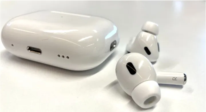 Airpods%20Pro%202nd%20Generation%20%7C%20High%20Bass%20Sound%20Quality%20Wireless%20Airpods%20Pop-Up%20Feature%20Compatible%20With%20All%20Device%20-%20Image%204