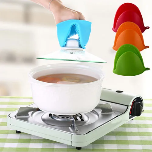 1%20pc%20silicon%20oven%20mitts-Thickened%20Mini%20Oven%20Gloves-%20Glove%20Pot%20Holder-%20Silicone%20Heat%20Resistant%20Pot%20Holder-Pinch%20Grip%20Bowl%20Clips-%20Kitchen%20Gloves%20Tools-silicon%20pot%20holder%20pair%20-%20Image%204
