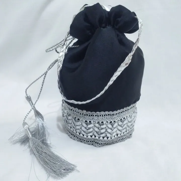 Designer%20Traditional%20Potli%20Bag%20for%20Women,%20Fancy%20Embroidered%20Clutch%20for%20Bridal,%20Weddings,%20and%20Gifting%20-%20Image%205