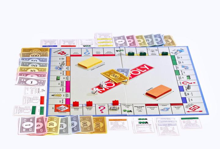 TRENDING%20BOARD%20GAME%20MONOPOLY%20-%20Image%204