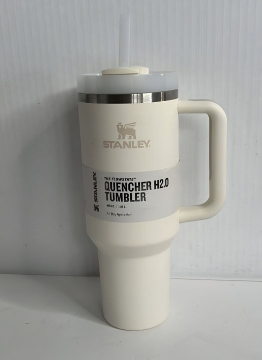 Stanley%20Quencher%20H2.0%20Vacuum%20Insulated%20Tumbler%20with%20Grip%20Handle%2040oz%20-%2018/8%20Stainless%20Steel,%20BPA-Free,%20Double-Wall%20Mug%20for%20Coffee%20&%20Beverages%20-%20Image%207