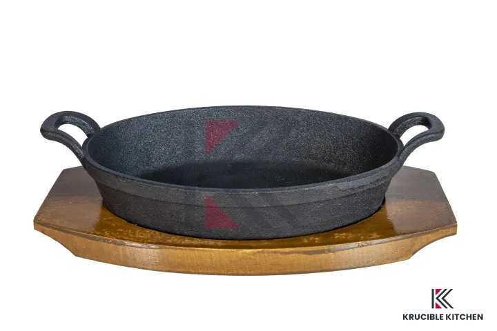 cast%20iron%20Sizzler%209"%20(22.7%20CM),%20Oval%20Deep%20with%20Wooden%20Base,%20Krucible%20Kitchen,%20Cast%20Iron%20Naturally%20Non%20Stick,%20Serving%20-%20Image%206
