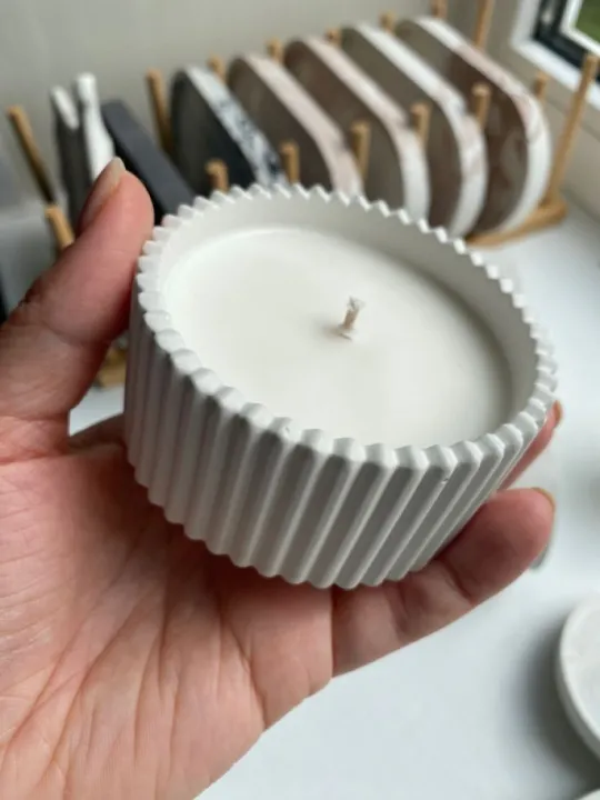 Pack%20of%203%20Scented%20Candle%20Set%20with%20Round%20Peony%20Flower%20Candle%20Jar%20and%20Oval%20Tray%20for%20Home%20Decor%20-%20Image%202