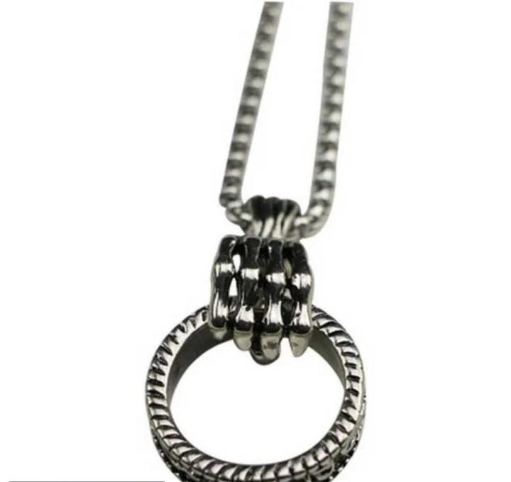 Elegant%20Ring%20Shaped%20Pendant%20-%20Image%203