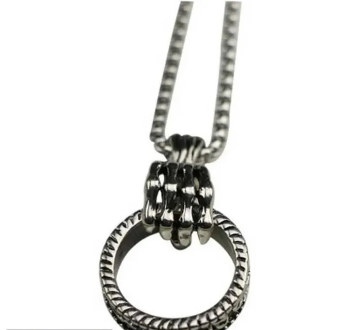 Elegant%20Ring%20Shaped%20Pendant%20-%20Image%203