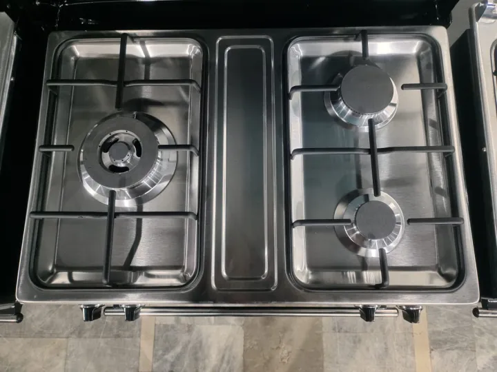 Indus%203%20Burner%20Gas%20Cooking%20Range%20With%20Glass%20Top%20IGT-340%20-%20Black%20&%20Silver%20-%20Image%203