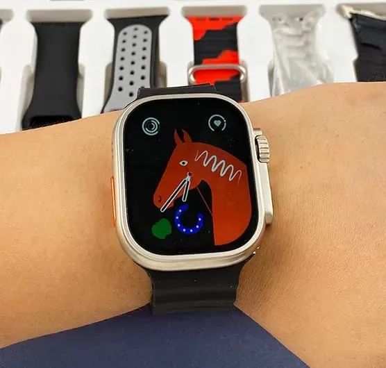 7%20In%201%20Ultra%20Smart%20Watch%202.1%20Inch%20Full%20HD%20Screen%20Series%208%20Wireless%20Charging%207%20Straps%20Waterproof%20-%20Image%204