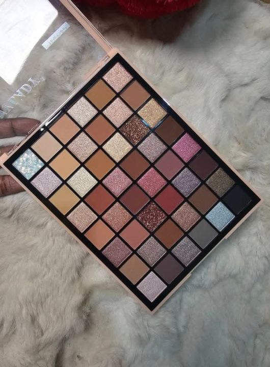 BEAUTY%20BURY%2048%20Color%20Eyeshadow%20Palette%20%E2%80%93%20Matte%20&%20Shimmer%20Highly%20Pigmented%20Long%20Lasting%20Eye%20Makeup%20Kit%20-%20Image%203