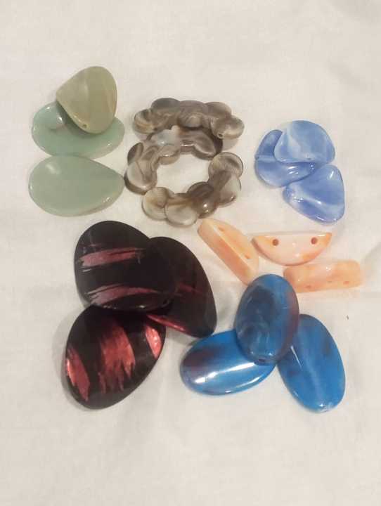Premium%20Mixed%20Acrylic%20Beads%20%E2%80%93%2060g%20Pack%20%7C%20Vibrant%20Multicolor%20Large%20Beads%20for%20DIY%20Jewelry,%20Crafts%20&%20Decor%20-%20Image%202