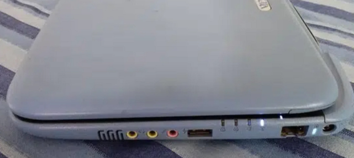 Hp%20Intel%20Atom%20(%20Mini%20Laptop%20)%2010"%20HD%20Display%20-%20Image%204