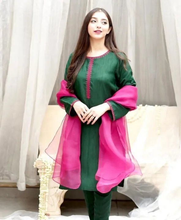 Kataan%20Silk%20Ensemble:%20Unstitched%20Shirt%20&%20Trouser%20with%20Organza%20Dupatta%20-%20Image%204