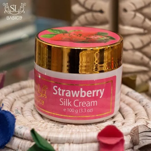 SL%20Basics%20Strawberry%20Silk%20Cream%20-%20Strawberry%20Silk%20Cream%20comes%20with%20a%20burst%20of%20fruity,%20creamy%20moisturizing%20recipe%20to%20give%20your%20skin%20a%20replenished,%20smoothened%20out,%20even-toned%20skin.%20Moisturizing%20Cream%20with%20Vitamin%20C.%20-%20Image%209