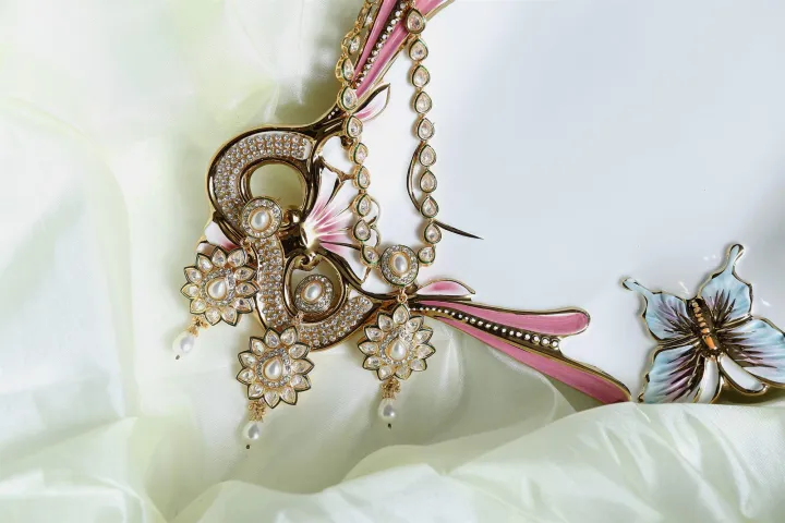 Stylish%20Kundan%20Crytsal%20Premium%20Set%20-%20Image%204